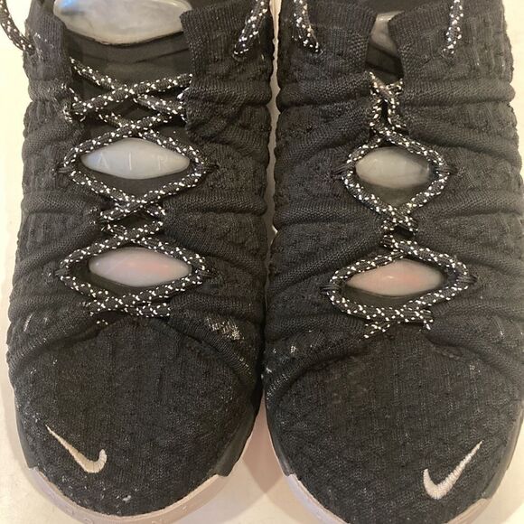 Nike Lebron XVIII (GS) CW2760-001 Basketball Shoes Black White Red Youth Sz 5.5Y - Picture 4 of 9